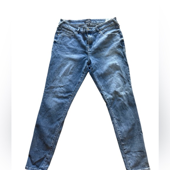 True Religion Blue Jeans with Tan Details - Picture 8 of 9